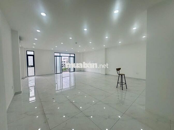 Văn phòng 80m2, sàn trống, có máy lạnh, hầm xe ở Vạn Phúc. Giá 13 tr