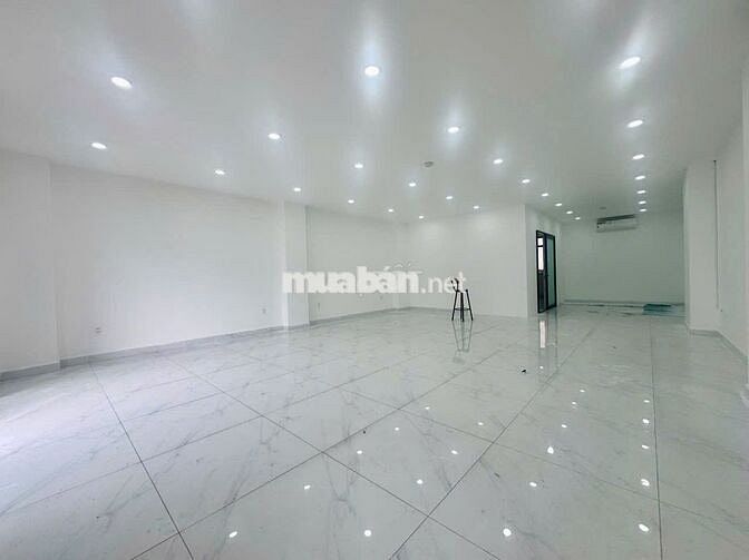 Văn phòng 80m2, sàn trống, có máy lạnh, hầm xe ở Vạn Phúc. Giá 13 tr