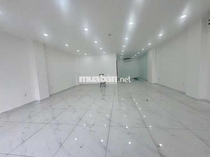 Văn phòng 80m2, sàn trống, có máy lạnh, hầm xe ở Vạn Phúc. Giá 13 tr