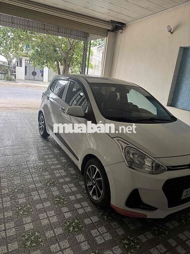 Hyundai Grand i10 Trắng Số tự động 5 chỗ