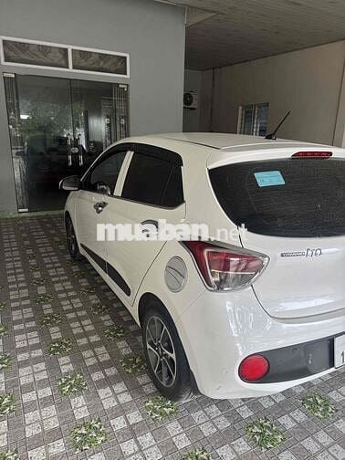 Hyundai Grand i10 Trắng Số tự động 5 chỗ
