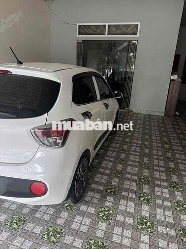 Hyundai Grand i10 Trắng Số tự động 5 chỗ
