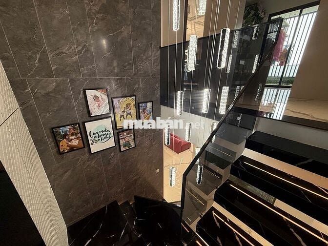 PENTHOUSE 250M2  chỉ 12 TỶ- Tặng full nội thất cao cấp- Liền PVĐ