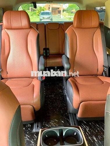 Kia Carnival Luxury 2022 Đen 7 chỗ