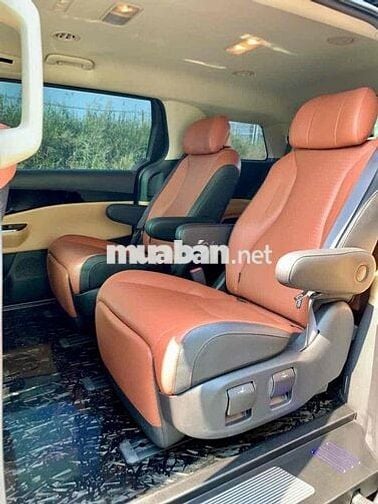 Kia Carnival Luxury 2022 Đen 7 chỗ