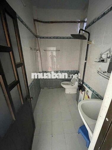 PHÒNG FULL NỘI THẤT NGAY ĐH SPKT WC TRONG PHÒNG