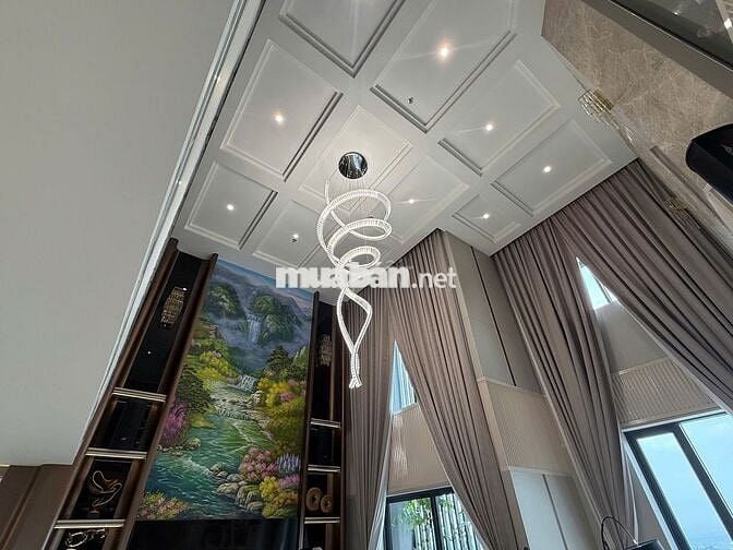 PENTHOUSE 250M2  chỉ 12 TỶ- Tặng full nội thất cao cấp- Liền PVĐ