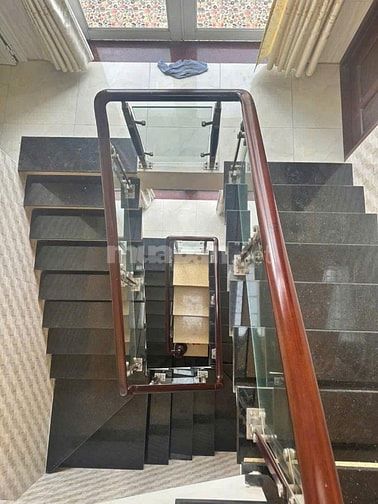 Căn góc 2 mặt tiền , có thu nhập, đối diện bến xe Miền Tây