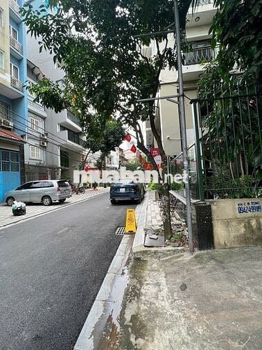 Cho thuê nhà mặt phố giá rẻ kết hợp kinh doanh mặt đường vỉa hè rộng