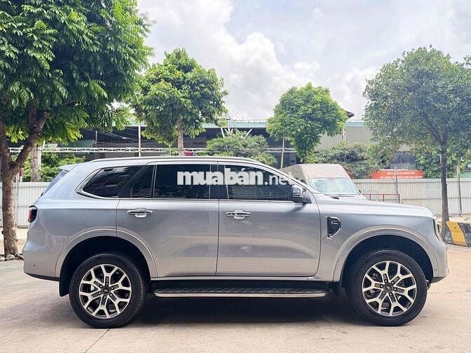 Ford Everest Titanium 4x4 2023 Bạc 35.000km
