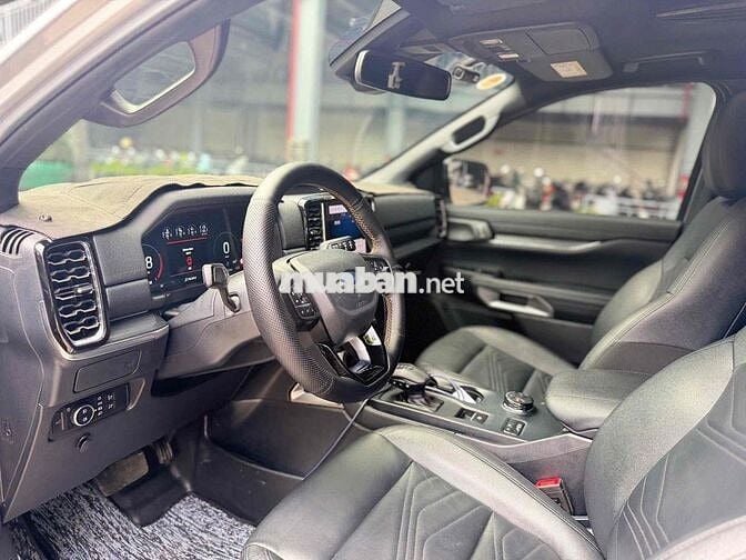 Ford Everest Titanium 4x4 2023 Bạc 35.000km