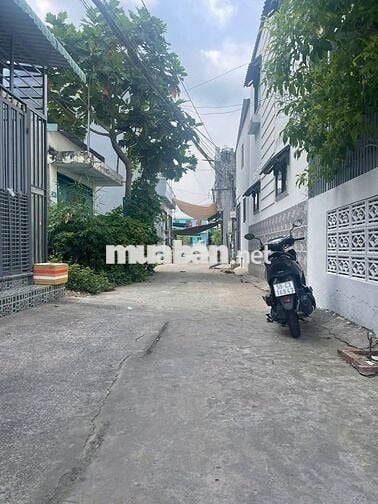 NHÀ 3 TẨNG SỔ RIÊNG, HỖ TRỢ BANK , 2TY590 NGAY LONG HẬU HẺM Ô TÔ