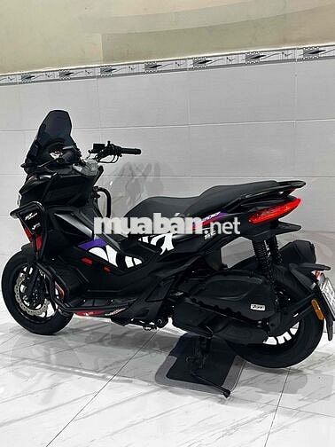 Aprilia SR GT 200