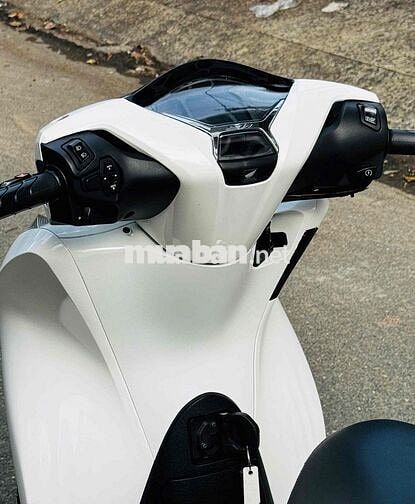 Honda SH 125i Sporty 2023 Trắng đen spoty