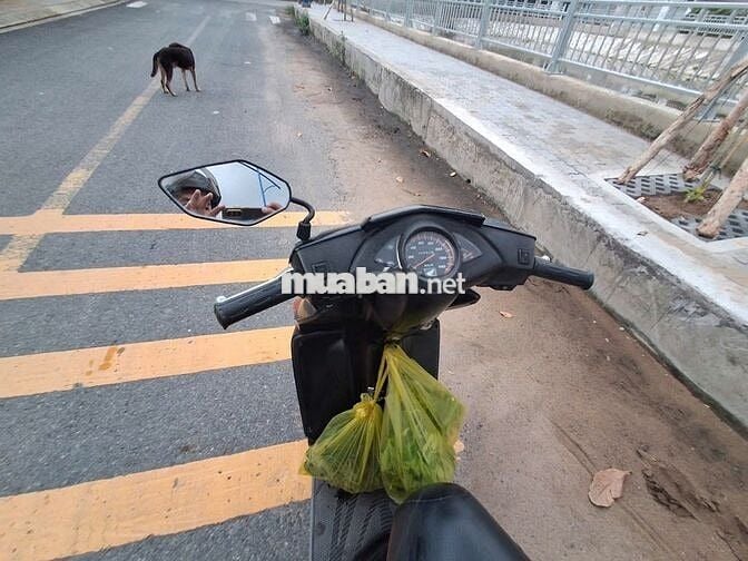 Honda Click đời 2011 máy rin êm có giao lưu xe