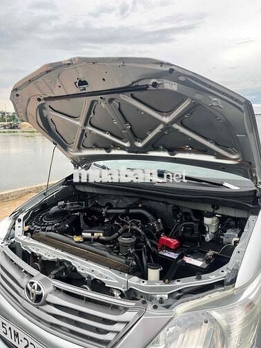 Toyota Innova E 2013 leng keng