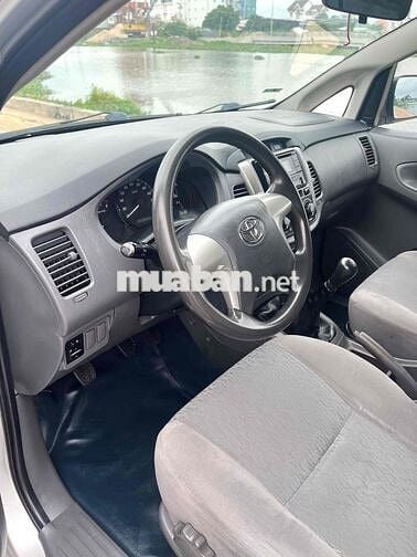 Toyota Innova E 2013 leng keng