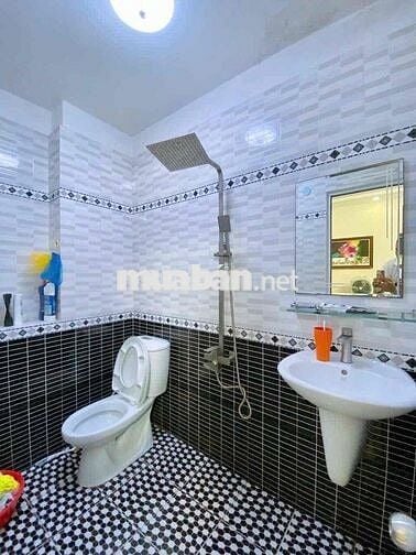 BÁN NHÀ 2 MT, TIỆN KD DÒNG TIỀN