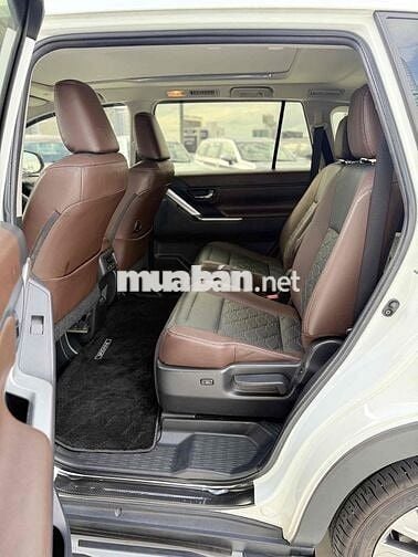 Toyota Innova Cross Hybrid 2023 Trắng - 50.000 km