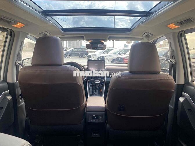Toyota Innova Cross Hybrid 2023 Trắng - 50.000 km
