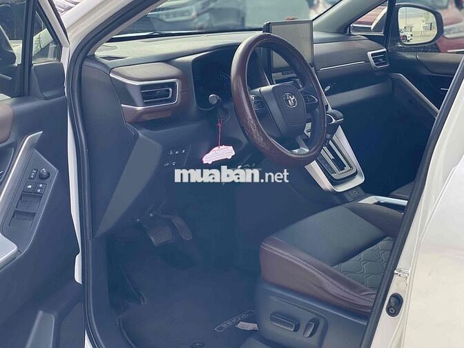 Toyota Innova Cross Hybrid 2023 Trắng - 50.000 km
