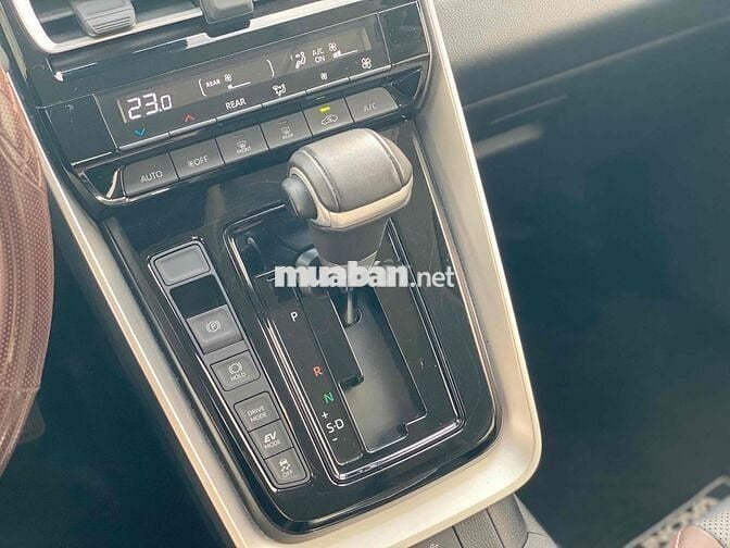 Toyota Innova Cross Hybrid 2023 Trắng - 50.000 km