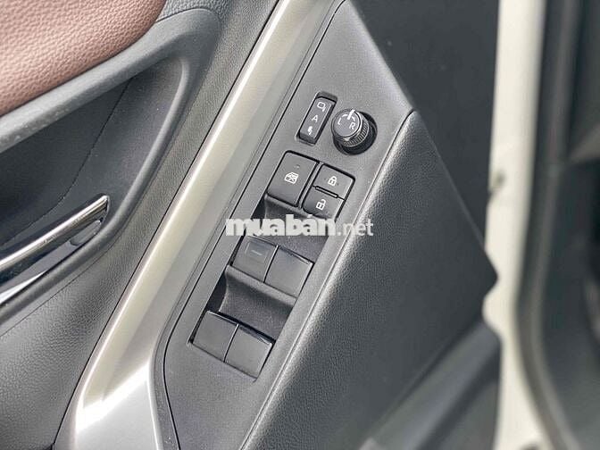 Toyota Innova Cross Hybrid 2023 Trắng - 50.000 km