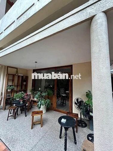 Ngang 10m villa mặt tiền trung tâm Phú Nhuận