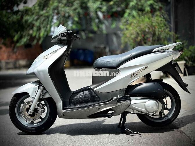 Honda Dylan 150 Ý màu Bạc