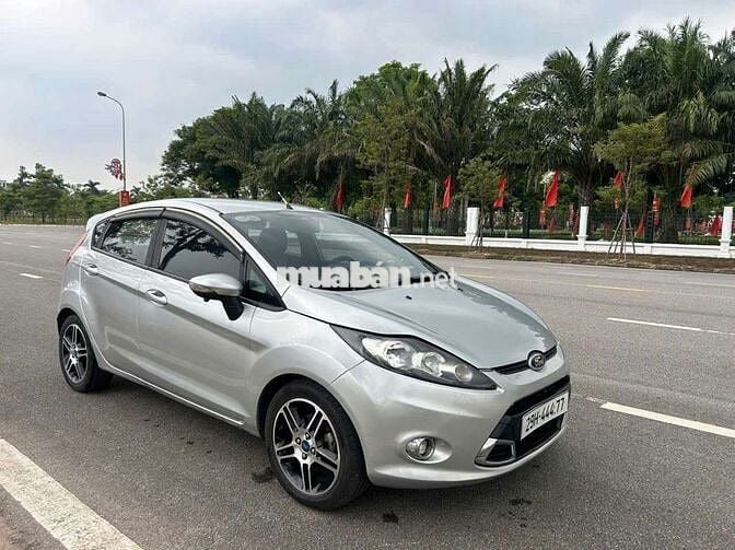 Ford Fiesta Số tự động Bạc 5 chỗ
