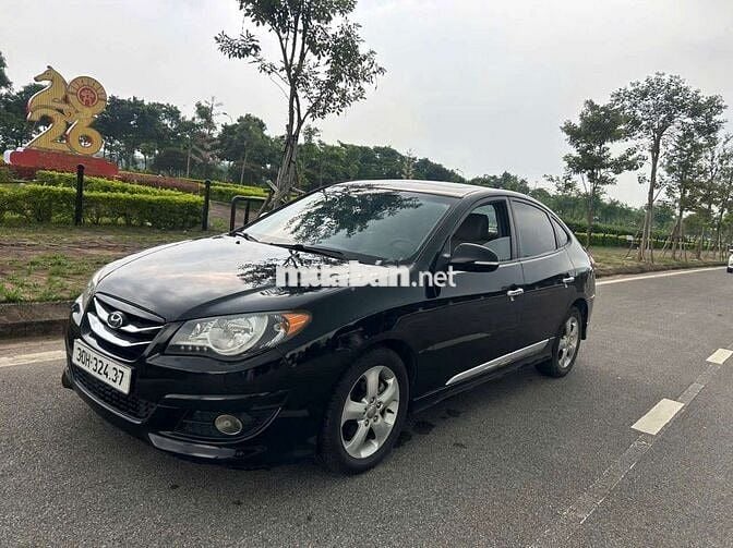 Hyundai Avante số tự động màu Đen