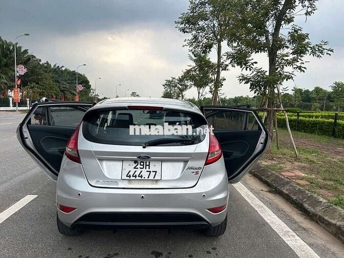 Ford Fiesta Số tự động Bạc 5 chỗ