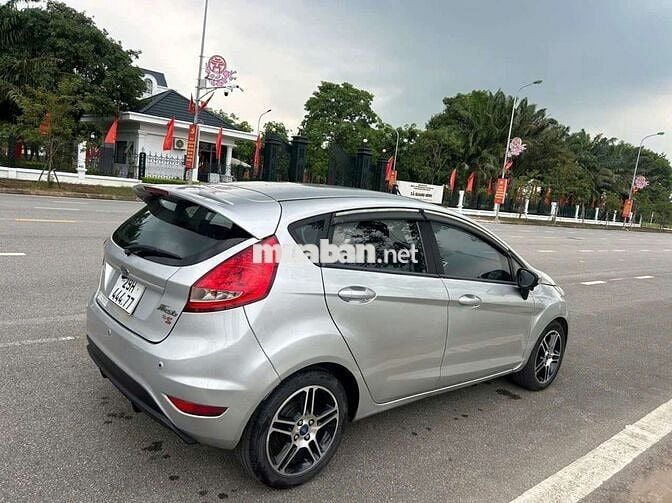 Ford Fiesta Số tự động Bạc 5 chỗ