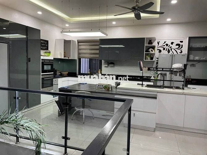 BIỆT THỰ NGAY SÂN BAY-PHÙ HỢP LƯU TRÚ, KINH DOANH F&B, TRỆT 2 LẦU 5PN