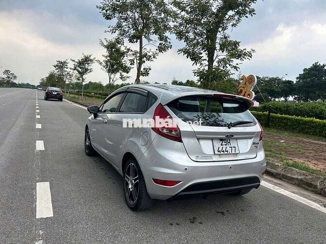 Ford Fiesta Số tự động Bạc 5 chỗ