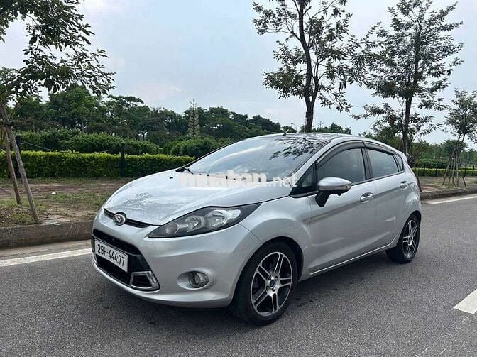 Ford Fiesta Số tự động Bạc 5 chỗ