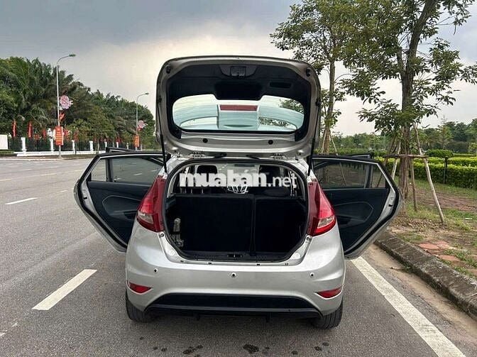 Ford Fiesta Số tự động Bạc 5 chỗ