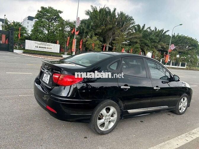 Hyundai Avante số tự động màu Đen