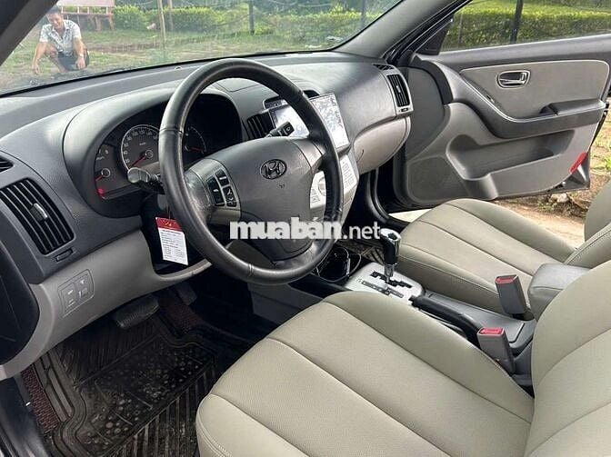 Hyundai Avante số tự động màu Đen