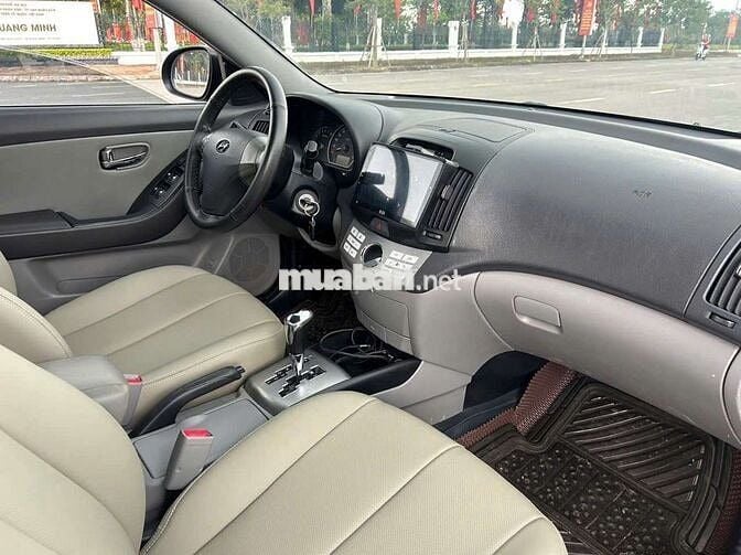 Hyundai Avante số tự động màu Đen