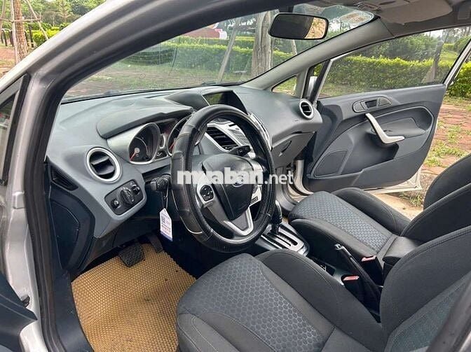 Ford Fiesta Số tự động Bạc 5 chỗ