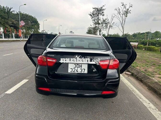 Hyundai Avante số tự động màu Đen