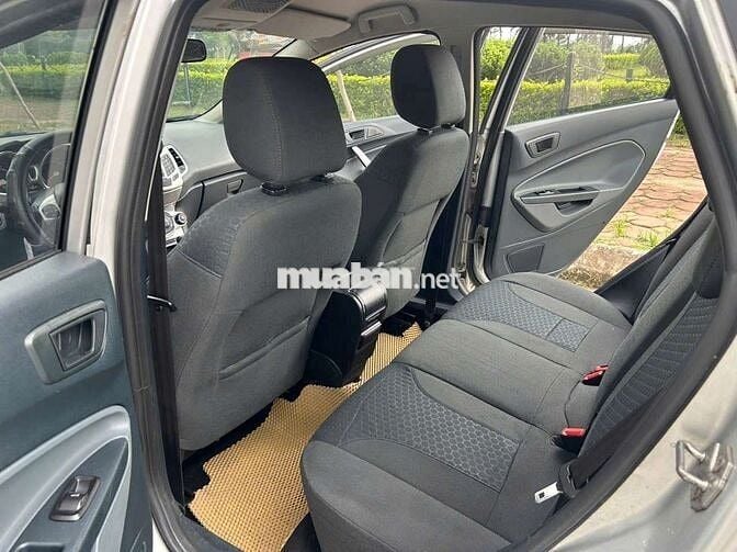 Ford Fiesta Số tự động Bạc 5 chỗ