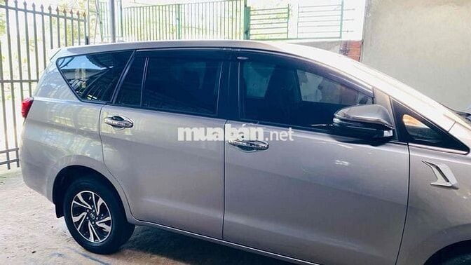 Toyota Innova 2021 8 chỗ Số sàn Bạc