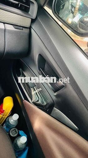Toyota Innova 2021 8 chỗ Số sàn Bạc