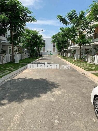 Chỉ 13 triệu- Thuê Ngay Nhà Phố 3pn3wc - Trong Khu Có Hồ Bơi