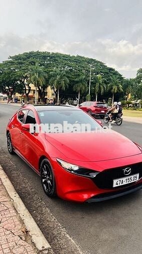 Mazda 3 Sport đỏ
