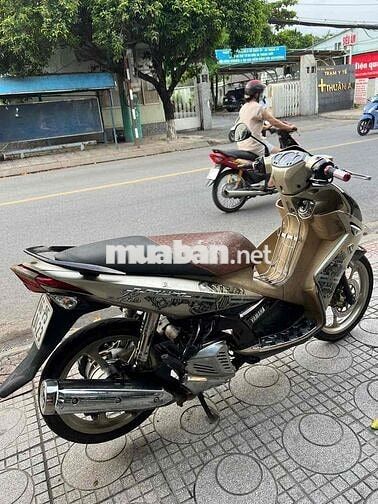 Yamaha Novo 4 Nâu, Đen