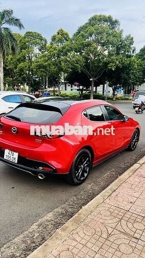 Mazda 3 Sport đỏ