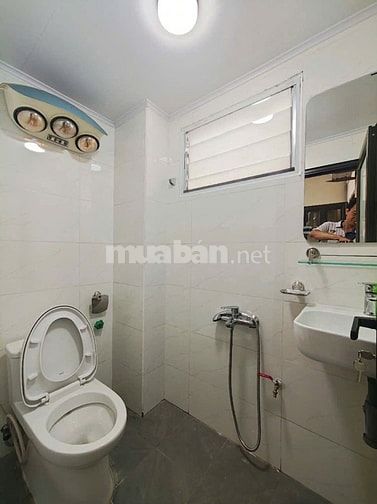 Cho thuê nhà phố cổ Hàng Bông, gần mặt phố, đủ đồ